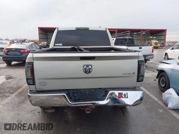 ✅ 2010 Dodge 1500 Laramie • VIN: 1D7RV1CT7AS211017 • Lot: 41054939. Wystawiony na IAAI z przebiegiem 135 982 mil. Bezpłatny archiwum sprzedaży aukcyjnych z USA i szczegółowy raport historii pojazdu na DreamBid. Zdjęcie 17.