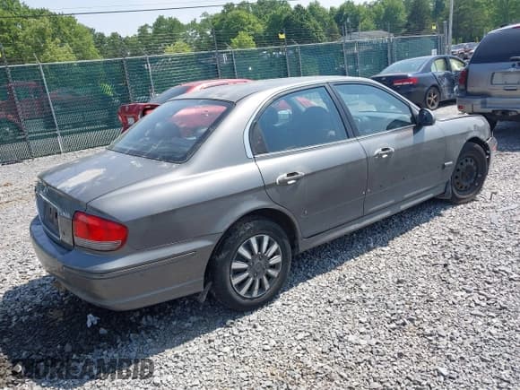 ✅ 2002 Hyundai Sonata • VIN: KMHWF25H72A684427 • Lot: 42409528. Wystawiony na IAAI z przebiegiem 176 694 mil. Bezpłatny archiwum sprzedaży aukcyjnych z USA i szczegółowy raport historii pojazdu na DreamBid. Zdjęcie 4.