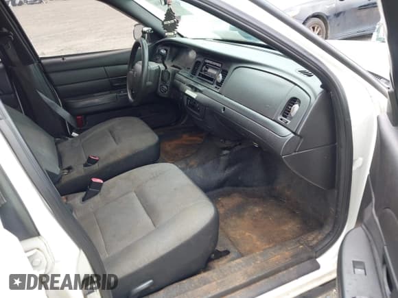 ✅ 2009 Ford Police Interceptor • VIN: 2FAHP71V39X147936 • Lot: 42376816. Listed on IAAI with 184,182 mi. Free auction sales archive from the USA and detailed vehicle history report at DreamBid. Image 5.