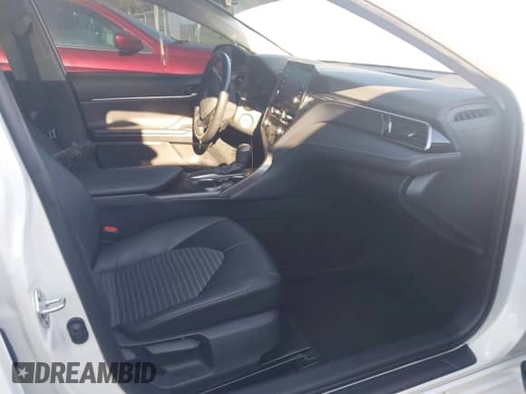 2022 Toyota Camry SE z VIN 4T1G11AK6NU058515, wystawiony jako IAAI lot #43327981 z przebiegiem 52 656 mil mil oraz . Historia ofert i sprzedaży dostępna na DreamBid. Obrazek 5.