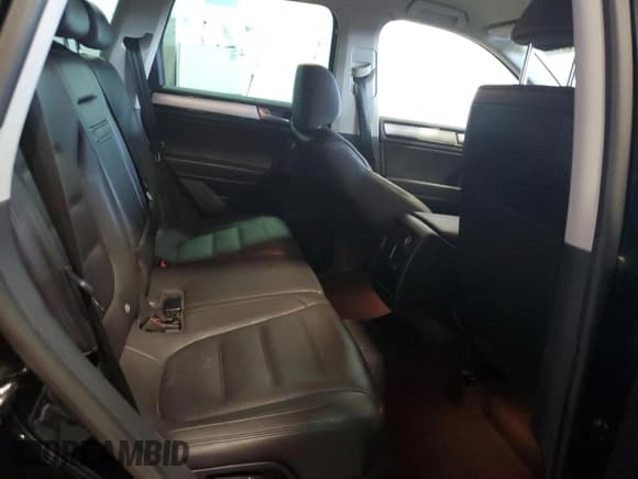 ✅ 2013 Volkswagen Touareg Lux • VIN: WVGEF9BP7DD007945 • Lot: 65758255. Listed on Copart with 90,086 mi. Free auction sales archive from the USA and detailed vehicle history report at DreamBid. Image 11.