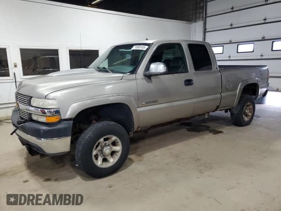 ✅ 2001 Chevrolet Silverado 2500HD LS • VIN: 1GCHK29U01E261048 • Лот: 71836145. Опубликован ранее на Copart с пробегом 94 197 миль. Бесплатный доступ к архиву аукционных продаж из США и подробный отчёт об истории автомобиля на DreamBid. Изображение 1.
