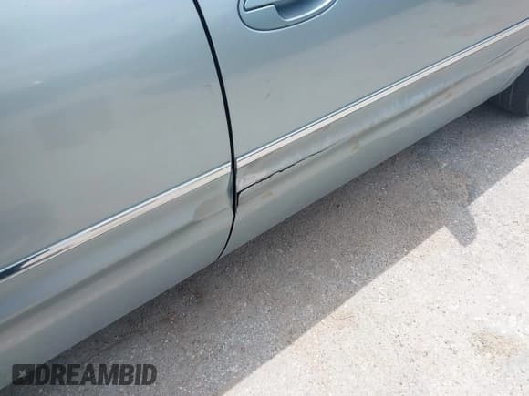 ✅ 2004 Buick Park Avenue • VIN: 1G4CW54K744123762 • Лот: 42466530. Опубликован ранее на IAAI с пробегом Не указан. Бесплатный доступ к архиву аукционных продаж из США и подробный отчёт об истории автомобиля на DreamBid. Изображение 12.