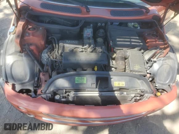 ✅ 2005 MINI Convertible • VIN: WMWRF33555TG13641 • Лот: 68516545. Опубликован ранее на Copart с пробегом 155 542 миль. Бесплатный доступ к архиву аукционных продаж из США и подробный отчёт об истории автомобиля на DreamBid. Изображение 11.