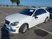 ✅ 2014 Mercedes-Benz C 250 Sport • VIN: WDDGF4HB6EA956276 • Lot: 42111034. Wystawiony na IAAI z przebiegiem 90 396 mil. Bezpłatny archiwum sprzedaży aukcyjnych z USA i szczegółowy raport historii pojazdu na DreamBid. Zdjęcie 2.