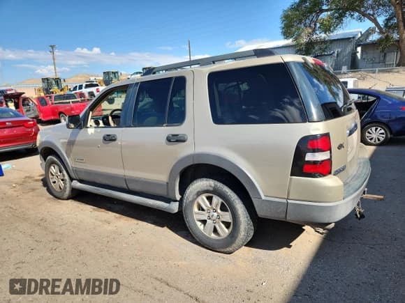 ✅ 2006 Ford Explorer XLT • VIN: 1FMEU73E96UB73359 • Lot: 85275375. Wystawiony na Copart z przebiegiem 208 156 mil. Bezpłatny archiwum sprzedaży aukcyjnych z USA i szczegółowy raport historii pojazdu na DreamBid. Zdjęcie 2.