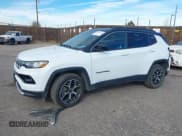 ✅ 2025 Jeep Compass Limited • VIN: 3C4NJDCN6ST595895 • Lot: 43715978. Wystawiony na IAAI z przebiegiem 15 816 mil. Bezpłatny archiwum sprzedaży aukcyjnych z USA i szczegółowy raport historii pojazdu na DreamBid. Zdjęcie 14.