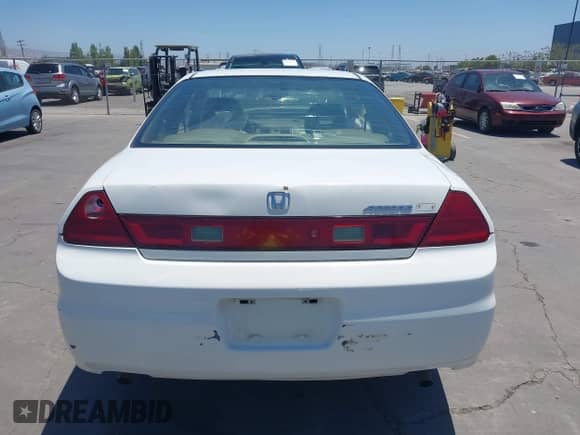 2001 Honda Accord EX с VIN 1HGCG22501A008920, выставлен на аукционе IAAI как лот 42500369 с пробегом 331 256 миль миль и . История ставок и продаж доступна на DreamBid. Изображение 16.