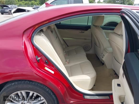 ✅ 2014 Lexus ES 330 • VIN: JTHBK1GG5E2120527 • Lot: 42357096. Listed on IAAI with 70,076 mi. Free auction sales archive from the USA and detailed vehicle history report at DreamBid. Image 8.