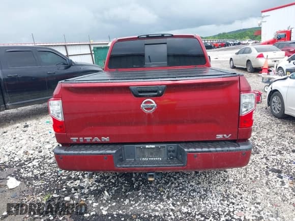 ✅ 2017 Nissan Titan Platinum Reserve • VIN: 1N6AA1E67HN506425 • Лот: 42147358. Опубликован ранее на IAAI с пробегом 88 519 миль. Бесплатный доступ к архиву аукционных продаж из США и подробный отчёт об истории автомобиля на DreamBid. Изображение 16.