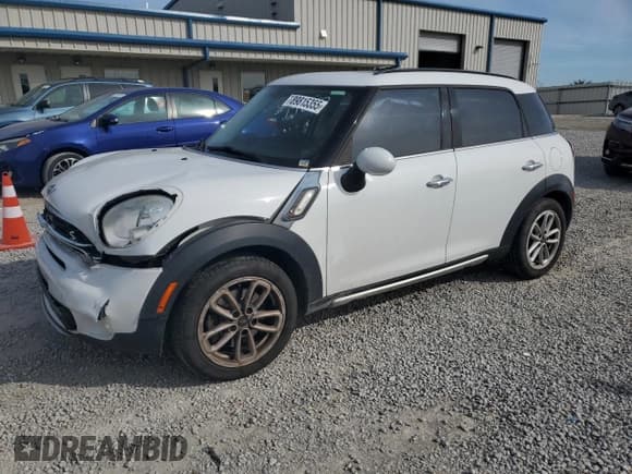 ✅ 2016 MINI Countryman S • VIN: WMWZC5C54GWU03812 • Lot: 89815355. Wystawiony na Copart z przebiegiem 218 981 mil. Bezpłatny archiwum sprzedaży aukcyjnych z USA i szczegółowy raport historii pojazdu na DreamBid. Zdjęcie 1.