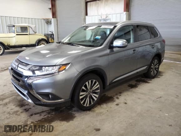 ✅ 2020 Mitsubishi Outlander SE • VIN: JA4AD3A39LZ021880 • Лот: 61073695. Опубликован ранее на Copart с пробегом 102 421 миль. Бесплатный доступ к архиву аукционных продаж из США и подробный отчёт об истории автомобиля на DreamBid. Изображение 1.