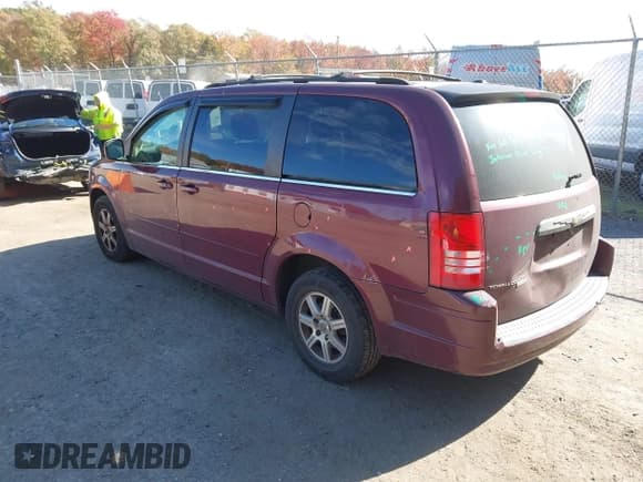 ✅ 2008 Chrysler Town & Country Touring • VIN: 2A8HR54P38R821245 • Lot: 43550554. Listed on IAAI with 134,834 mi. Free auction sales archive from the USA and detailed vehicle history report at DreamBid. Image 3.