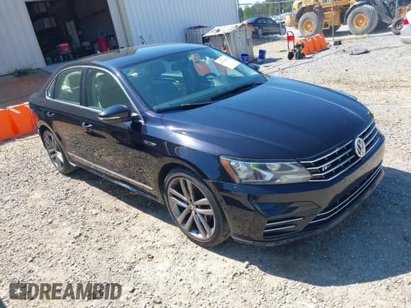 ✅ 2017 Volkswagen Passat R-Line • VIN: 1VWDT7A39HC067942 • Лот: 43116298. Опубликован ранее на IAAI с пробегом 156 702 миль. Бесплатный доступ к архиву аукционных продаж из США и подробный отчёт об истории автомобиля на DreamBid. Изображение 1.