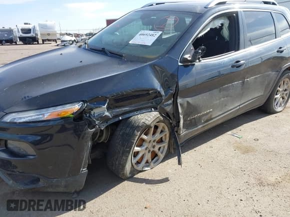 ✅ 2016 Jeep Cherokee Latitude • VIN: 1C4PJMCS7GW144460 • Lot: 40692482. Wystawiony na IAAI z przebiegiem 100 450 mil. Bezpłatny archiwum sprzedaży aukcyjnych z USA i szczegółowy raport historii pojazdu na DreamBid. Zdjęcie 6.
