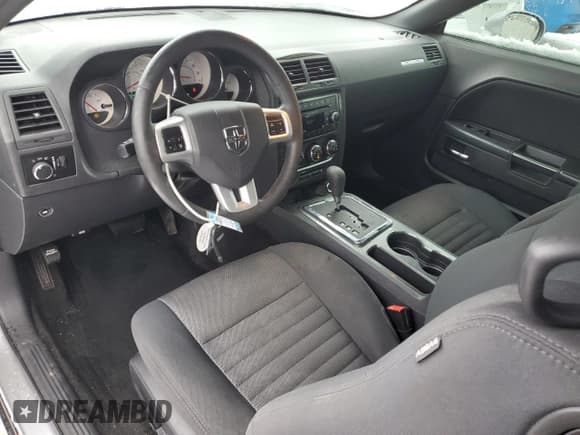 ✅ 2014 Dodge Challenger SXT • VIN: 2C3CDYAG1EH133742 • Lot: 43593845. Wystawiony na Copart z przebiegiem 84 211 mil. Bezpłatny archiwum sprzedaży aukcyjnych z USA i szczegółowy raport historii pojazdu na DreamBid. Zdjęcie 8.