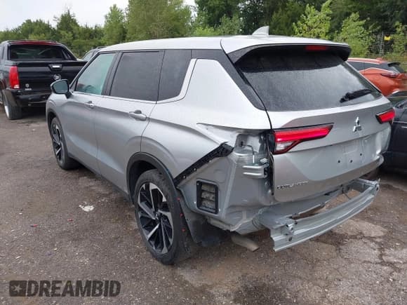 ✅ 2024 Mitsubishi Outlander SE • VIN: JA4J4VA81RZ035904 • Lot: 43141045. Listed on IAAI with 47,032 mi. Free auction sales archive from the USA and detailed vehicle history report at DreamBid. Image 3.