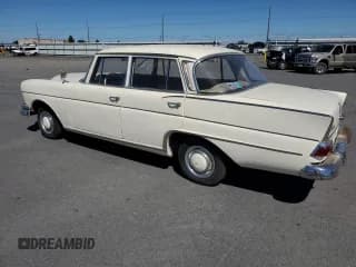 ✅ 1960 Mercedes-Benz 220 • VIN: 11101050007920 • Lot: 65199564. Wystawiony na Copart z przebiegiem 3 976 mil. Bezpłatny archiwum sprzedaży aukcyjnych z USA i szczegółowy raport historii pojazdu na DreamBid. Zdjęcie 2.