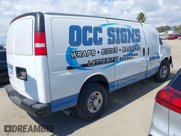 ✅ 2022 Chevrolet Express Cargo • VIN: 1GCWGAFPXN1269561 • Lot: 40347840. Wystawiony na IAAI z przebiegiem 43 743 mil. Bezpłatny archiwum sprzedaży aukcyjnych z USA i szczegółowy raport historii pojazdu na DreamBid. Zdjęcie 4.