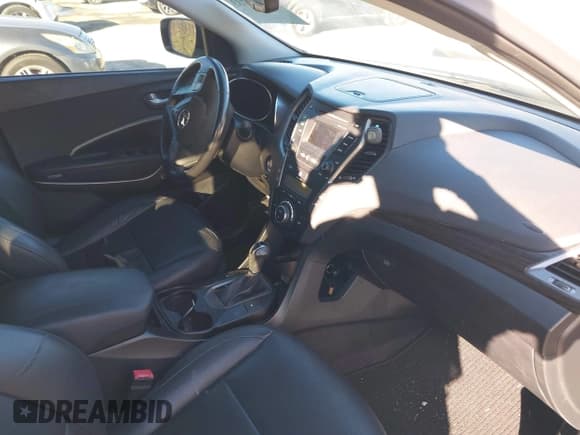 ✅ 2016 Hyundai Santa Fe • VIN: 5XYZU3LA1GG351294 • Лот: 43922733. Опубликован ранее на IAAI с пробегом 112 605 миль. Бесплатный доступ к архиву аукционных продаж из США и подробный отчёт об истории автомобиля на DreamBid. Изображение 5.