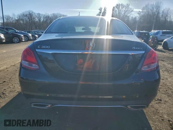 ✅ 2015 Mercedes-Benz C 300 • VIN: 55SWF4KB8FU043041 • Lot: 92699765. Listed on Copart with 99,196 mi. Free auction sales archive from the USA and detailed vehicle history report at DreamBid. Image 6.
