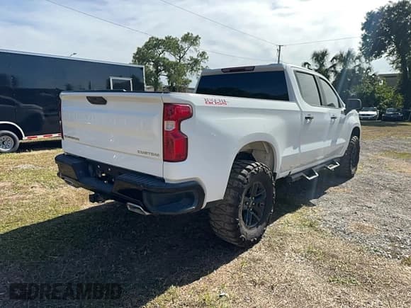 ✅ 2022 Chevrolet Silverado 1500 Custom Trail Boss • VIN: 3GCUDCET0NG553356 • Лот: 92641155. Опубликован ранее на Copart с пробегом 134 759 миль. Бесплатный доступ к архиву аукционных продаж из США и подробный отчёт об истории автомобиля на DreamBid. Изображение 4.