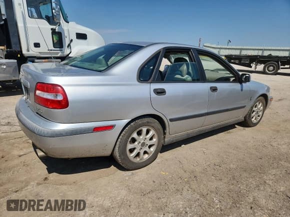 ✅ 2002 Volvo S40 • VIN: YV1VS29542F876686 • Лот: 80332955. Опубликован ранее на Copart с пробегом Не указан. Бесплатный доступ к архиву аукционных продаж из США и подробный отчёт об истории автомобиля на DreamBid. Изображение 3.