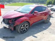 ✅ 2019 Toyota C-HR XLE • VIN: JTNKHMBX3K1036986 • Lot: 43047812. Wystawiony na IAAI z przebiegiem 77 502 mil. Bezpłatny archiwum sprzedaży aukcyjnych z USA i szczegółowy raport historii pojazdu na DreamBid. Zdjęcie 17.