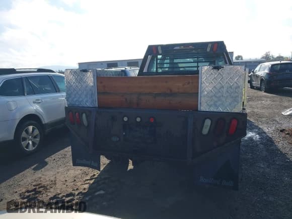 ✅ 2001 Ford F-350 XL • VIN: 1FTSW31S21EA83444 • Лот: 43655944. Опубликован ранее на IAAI с пробегом 193 884 миль. Бесплатный доступ к архиву аукционных продаж из США и подробный отчёт об истории автомобиля на DreamBid. Изображение 16.