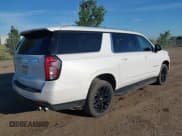 ✅ 2022 Chevrolet Suburban Premier • VIN: 1GNSKFKD3NR267634 • Lot: 42737206. Wystawiony na IAAI z przebiegiem 59 812 mil. Bezpłatny archiwum sprzedaży aukcyjnych z USA i szczegółowy raport historii pojazdu na DreamBid. Zdjęcie 4.