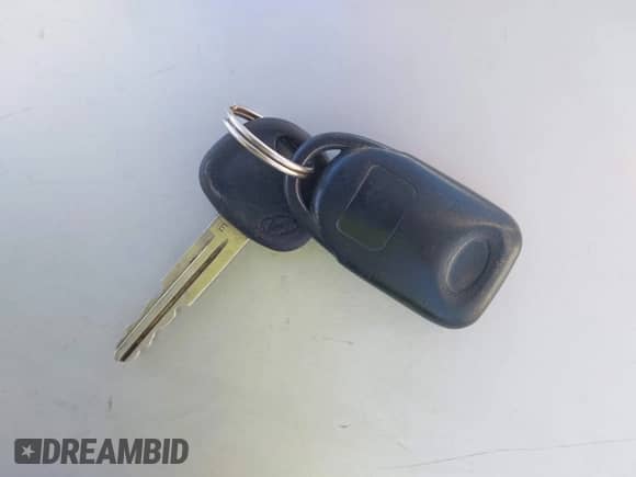 2006 Hyundai Santa Fe GLS с VIN KM8SC13E16U081097, выставлен на аукционе IAAI как лот 42224989 с пробегом Не указан миль и . История ставок и продаж доступна на DreamBid. Изображение 11.