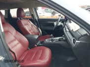 ✅ 2023 Mazda CX-5 S Carbon Edition • VIN: JM3KFBCM2P0212062 • Lot: 40853928. Wystawiony na IAAI z przebiegiem 25 463 mil. Bezpłatny archiwum sprzedaży aukcyjnych z USA i szczegółowy raport historii pojazdu na DreamBid. Zdjęcie 5.