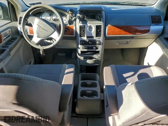 ✅ 2009 Chrysler Town & Country Touring • VIN: 2A8HR54139R573060 • Лот: 94029595. Опубликован ранее на Copart с пробегом Не указан. Бесплатный доступ к архиву аукционных продаж из США и подробный отчёт об истории автомобиля на DreamBid. Изображение 8.