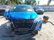 ✅ 2023 Nissan Kicks SR • VIN: 3N1CP5DV5PL479575 • Lot: 43416625. Wystawiony na IAAI z przebiegiem 31 173 mil. Bezpłatny archiwum sprzedaży aukcyjnych z USA i szczegółowy raport historii pojazdu na DreamBid. Zdjęcie 13.