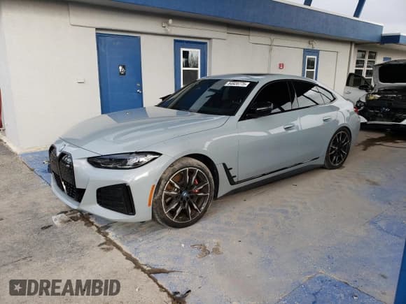 ✅ 2024 BMW i4 M50 • VIN: WBY33AW0XRFS38108 • Lot: 84920775. Wystawiony na Copart z przebiegiem 8 681 mil. Bezpłatny archiwum sprzedaży aukcyjnych z USA i szczegółowy raport historii pojazdu na DreamBid. Zdjęcie 1.