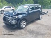 ✅ 2020 Kia Soul LX • VIN: KNDJ23AU9L7003282 • Lot: 42676419. Wystawiony na IAAI z przebiegiem 107 495 mil. Bezpłatny archiwum sprzedaży aukcyjnych z USA i szczegółowy raport historii pojazdu na DreamBid. Zdjęcie 18.