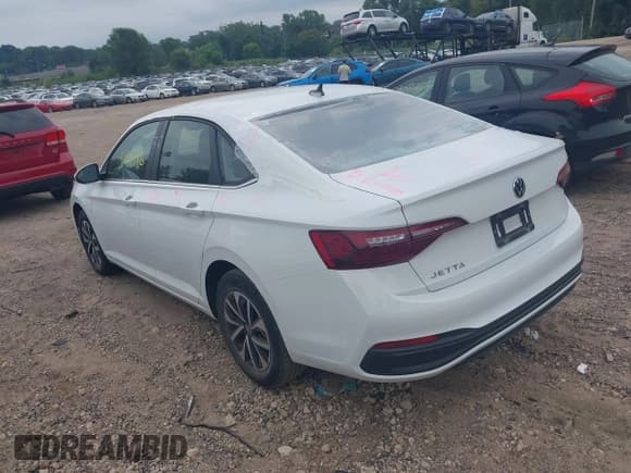 ✅ 2022 Volkswagen Jetta S • VIN: 3VWCM7BU5NM000457 • Lot: 42918018. Wystawiony na IAAI z przebiegiem 23 025 mil. Bezpłatny archiwum sprzedaży aukcyjnych z USA i szczegółowy raport historii pojazdu na DreamBid. Zdjęcie 3.