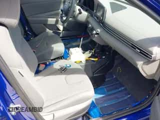 2022 Hyundai Elantra Blue z VIN KMHLM4AJ0NU028747, wystawiony jako IAAI lot #43112617 z przebiegiem 14 529 mil mil oraz . Historia ofert i sprzedaży dostępna na DreamBid. Obrazek 5.