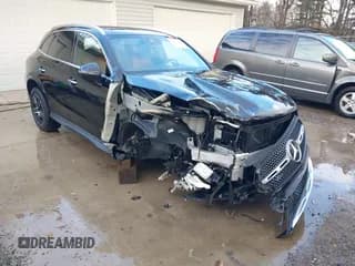 ✅ 2024 Mercedes-Benz GLC 300 • VIN: W1NKM4HB1RF123593 • Lot: 43648201. Wystawiony na IAAI z przebiegiem 14 184 mil. Bezpłatny archiwum sprzedaży aukcyjnych z USA i szczegółowy raport historii pojazdu na DreamBid. Zdjęcie 1.