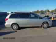 2005 Toyota Sienna LE z VIN 5TDZA23C55S326516, wystawiony jako IAAI lot #43476821 z przebiegiem 117 254 mil mil oraz . Historia ofert i sprzedaży dostępna na DreamBid. Obrazek 13.