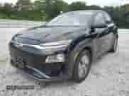 2021 Hyundai Kona Ultimate z VIN KM8K53AG3MU129948, wystawiony jako Copart lot #63136633 z przebiegiem 65 194 mil mil oraz . Historia ofert i sprzedaży dostępna na DreamBid. Obrazek 1.