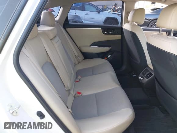 ✅ 2019 Honda Clarity • VIN: JHMZC5F16KC001861 • Lot: 43519638. Wystawiony na IAAI z przebiegiem 62 827 mil. Bezpłatny archiwum sprzedaży aukcyjnych z USA i szczegółowy raport historii pojazdu na DreamBid. Zdjęcie 8.