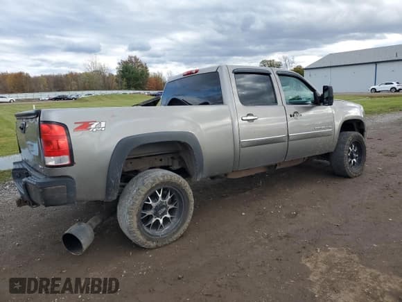 ✅ 2012 GMC Sierra 3500HD SRW Denali • VIN: 1GT426E81CF187957 • Lot: 91067225. Listed on Copart with 533,454 mi. Free auction sales archive from the USA and detailed vehicle history report at DreamBid. Image 3.