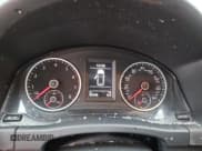 ✅ 2018 Volkswagen Tiguan • VIN: WVGBV7AX7JK002568 • Лот: 93482765. Опубликован ранее на Copart с пробегом 42 546 миль. Бесплатный доступ к архиву аукционных продаж из США и подробный отчёт об истории автомобиля на DreamBid. Изображение 9.