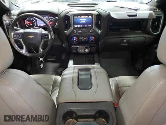 2020 Chevrolet Silverado 2500HD LTZ z VIN 1GC4YPEY5LF172009, wystawiony jako Copart lot #70006585 z przebiegiem 180 140 mil mil oraz Szkoda całkowita • Salvage title. Historia ofert i sprzedaży dostępna na DreamBid. Obrazek 8.