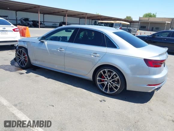 ✅ 2018 Audi S4 Prestige • VIN: WAUC4AF44JA100841 • Lot: 42551465. Listed on IAAI with 52,271 mi. Free auction sales archive from the USA and detailed vehicle history report at DreamBid. Image 3.