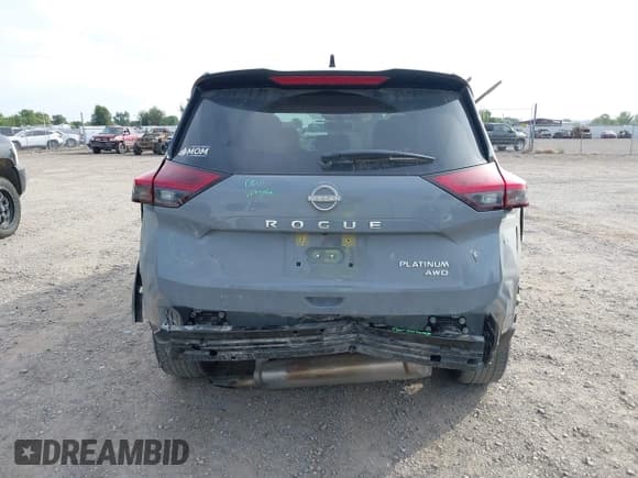 ✅ 2022 Nissan Rogue Platinum • VIN: JN8BT3DD8NW277681 • Lot: 42941397. Listed on IAAI with 32,913 mi. Free auction sales archive from the USA and detailed vehicle history report at DreamBid. Image 17.