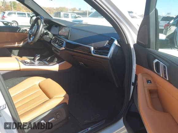 ✅ 2021 BMW X5 xDrive40i • VIN: 5UXCR6C03M9F88612 • Лот: 43534557. Опубликован ранее на IAAI с пробегом 60 673 миль. Бесплатный доступ к архиву аукционных продаж из США и подробный отчёт об истории автомобиля на DreamBid. Изображение 5.