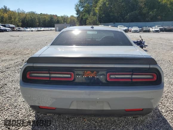✅ 2022 Dodge Challenger R/T Scat Pack Widebody • VIN: 2C3CDZFJ0NH151627 • Lot: 86541945. Wystawiony na Copart z przebiegiem 41 511 mil. Bezpłatny archiwum sprzedaży aukcyjnych z USA i szczegółowy raport historii pojazdu na DreamBid. Zdjęcie 6.