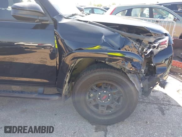 ✅ 2022 Toyota 4Runner SR5 • VIN: JTEMU5JR2N6082958 • Lot: 43548261. Listed on IAAI with 61,556 mi. Free auction sales archive from the USA and detailed vehicle history report at DreamBid. Image 6.